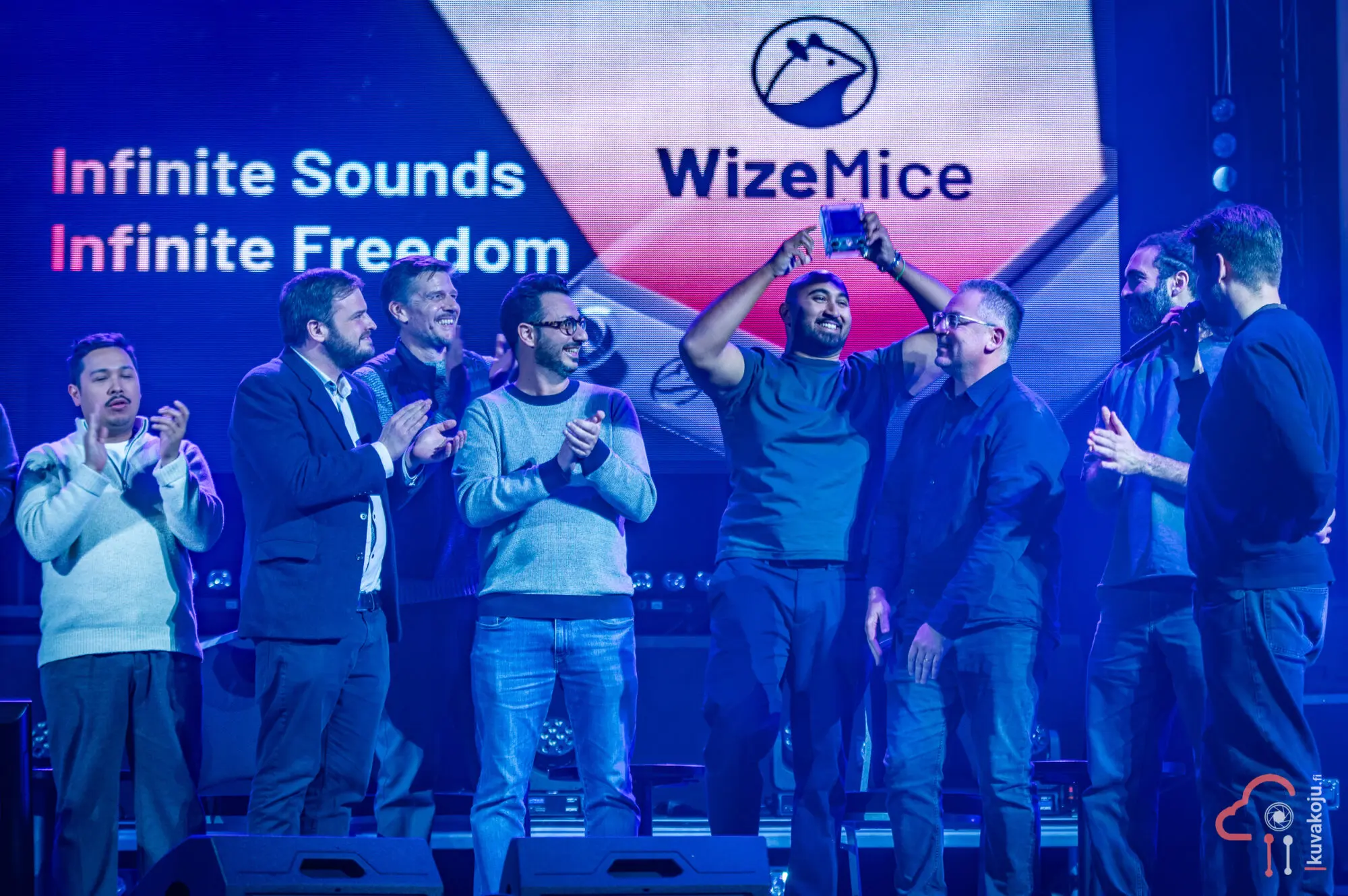 Voittajia palkittiin.